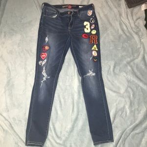 Ripped jeans with patches